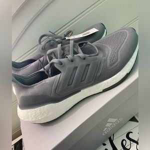 Adidas Ultraboost 22 NWT